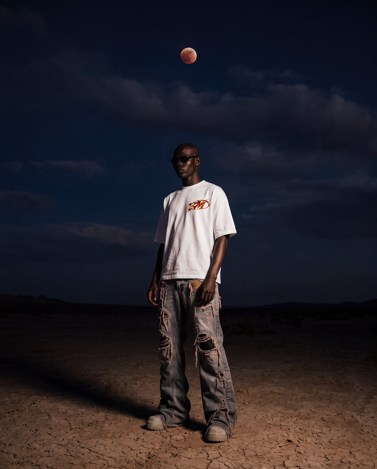 LUNAR ECLISSI 26' GRAPHIC (WHITE TEE)